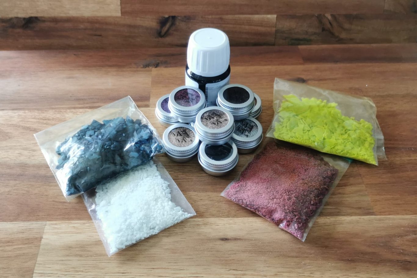 Des colorants naturels et des paillettes biodégradables