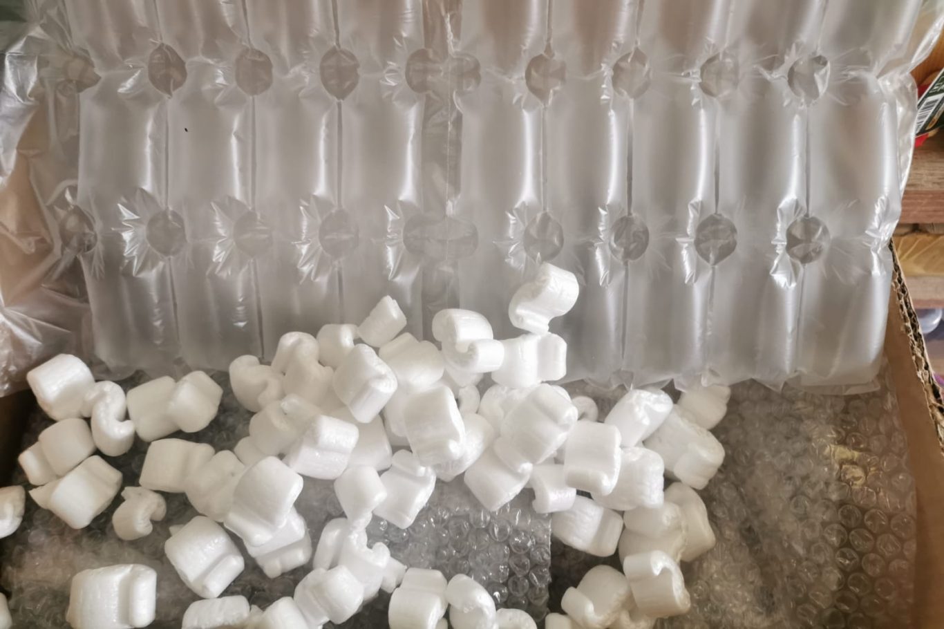 Du polystyrène, du papier bulle ???